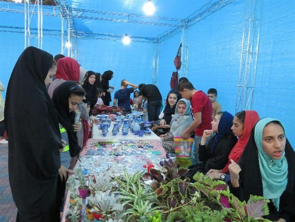 برپایی بازارچه خیریه به نفع کودکان بی‌سرپرست در دلیجان+تصاویر