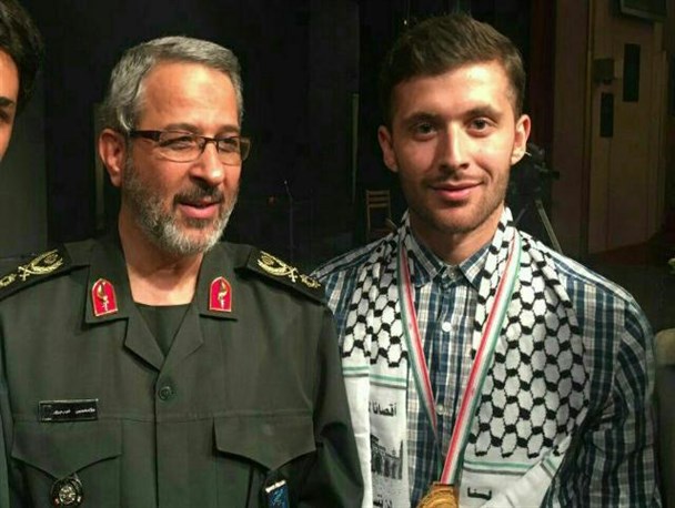 تجلیل از اسکیت باز استان مرکزی به عنوان ورزشکار جوانمرد+عکس