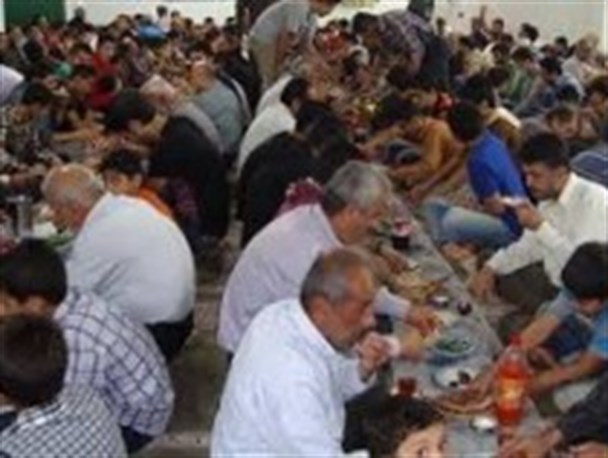 مراسم ضیافت افطار در مهدیه شهرستان نور برگزار شد