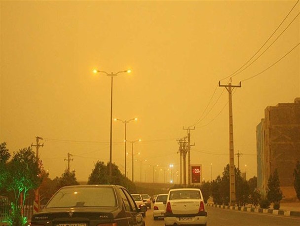 تندباد و گرد و غبار الشتر را درنوردید
