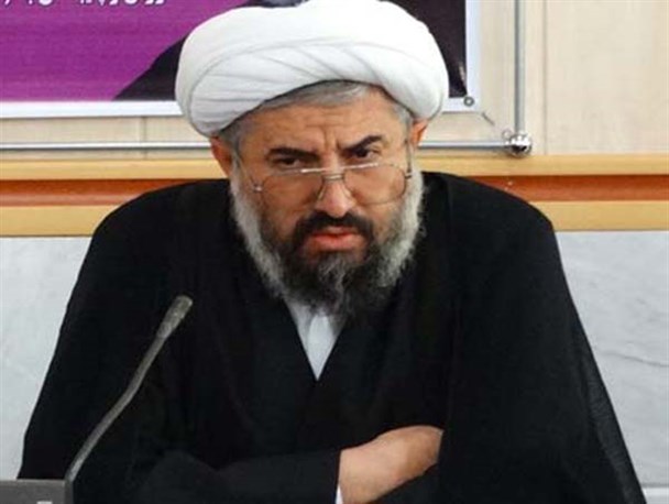 معضل جدید در دولت افزایش سفرهای خارجی است/حقوق نجومی مدیران مصداق بارز فتنه در نظام می باشد