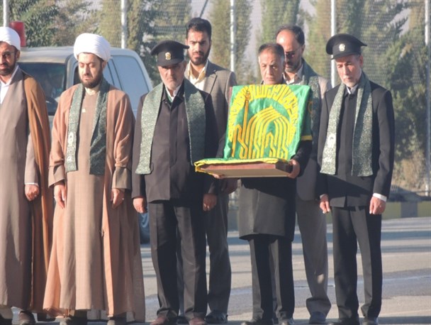 اهتزاز پرچم متبرک رضوی درسپاه حضرت قمربنی‌هاشم (ع) چهارمحال و بختیاری