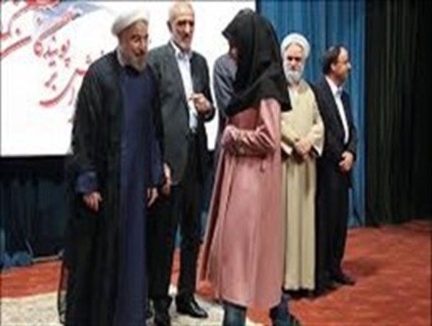 رئیس جمهور از دانشجوی نمونه دانشگاه علوم پزشکی استان تقدیر کرد