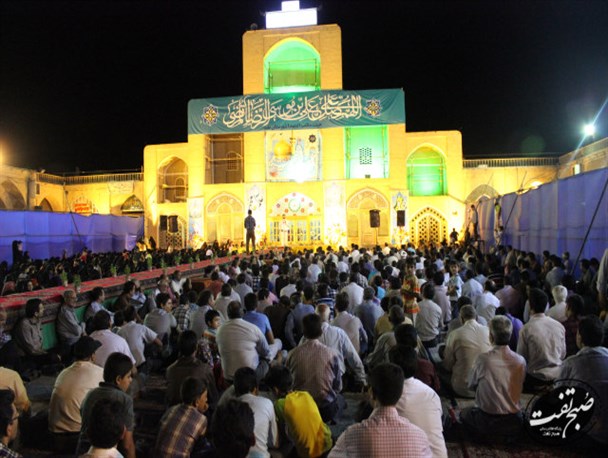 حسینیه امام(ره) تفت، رضوی شد/ استقبال چندهزار نفری مردم تفت از سفیران امام رئوف(ع)