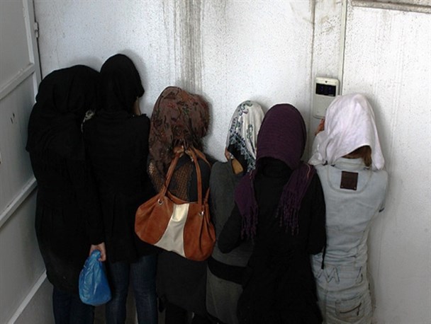 20 دانشجوی دختر و پسر در پارتی شبانه آمل دستگیر شدند