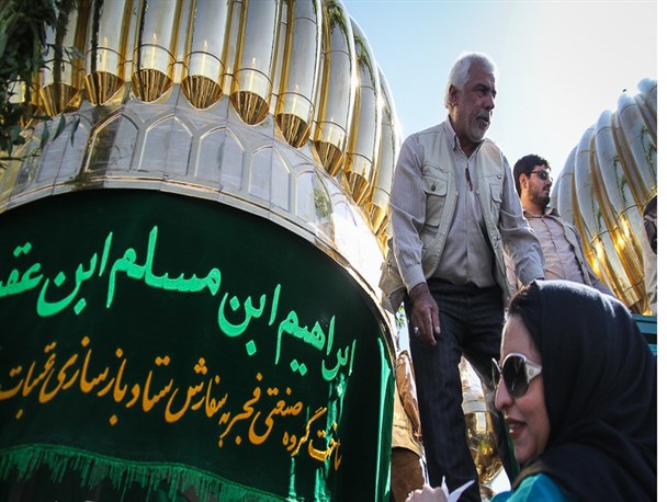 گنبد و گلدسته‌های حرم طفلان مسلم ابن عقیل به قزوین رسید