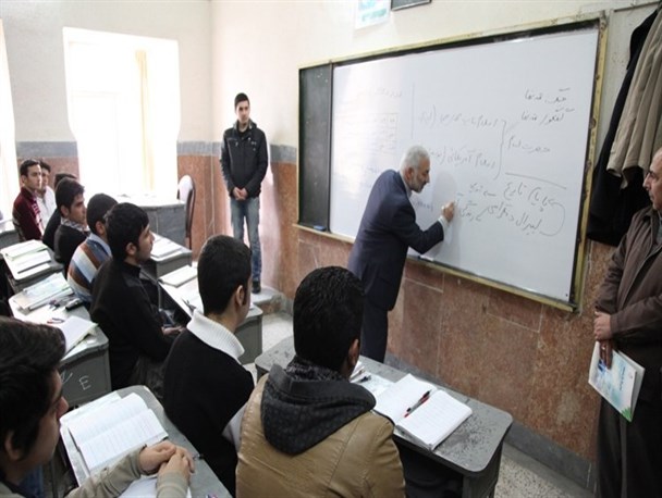 ۱۰ دانش آموز این دبیرستان در کنکور رتبه زیر ۲۱ هزار کسب کردند