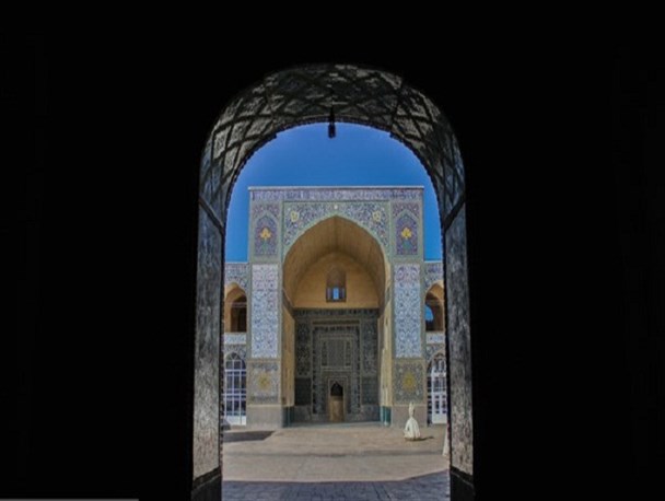 ساخت یکی از کهن ترین مساجد تاریخ جهان اسلام در کنار بزگترین بنای خشتی دنیا