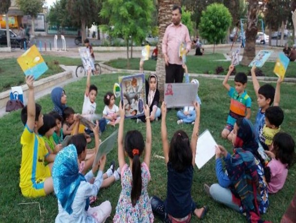 حلقۀ کتابخوانی در پارک ظفر گنبد تشکیل شد