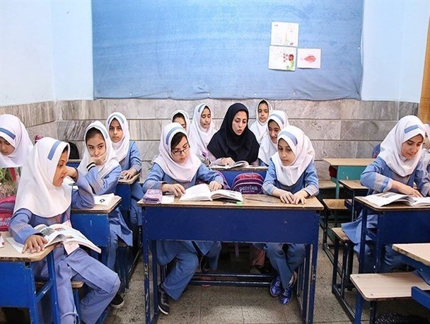 تصمیم جدی مسئولان برای حضوری شدن مدارس/ دانش‌آموزان یزدی نسبت به دریافت دوز یادآور اقدام کنند