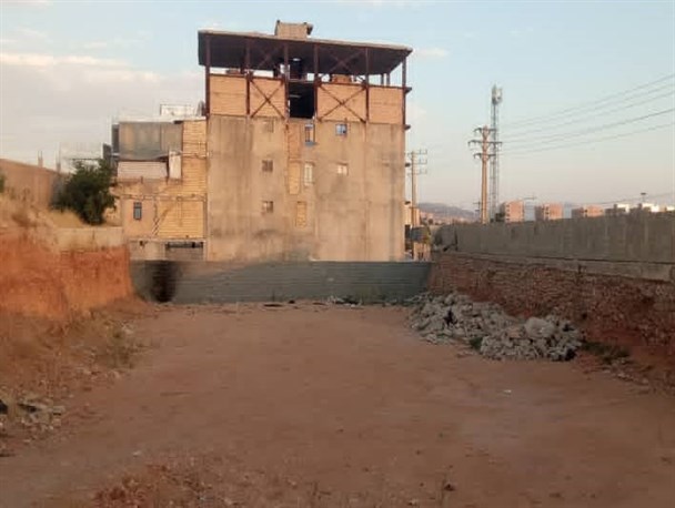 تهدید جان شهروندان با گودبرداری غیراصولی در یاسوج/ گلایه شهروندان از دیوار ناایمن اوقاف و امور خیریه