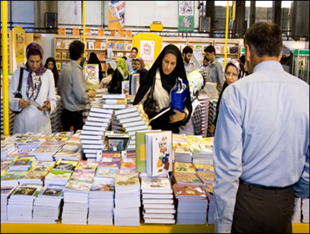 ضعف اصلی نمایشگاه کتاب همدان، زمان برگزاری آن بود