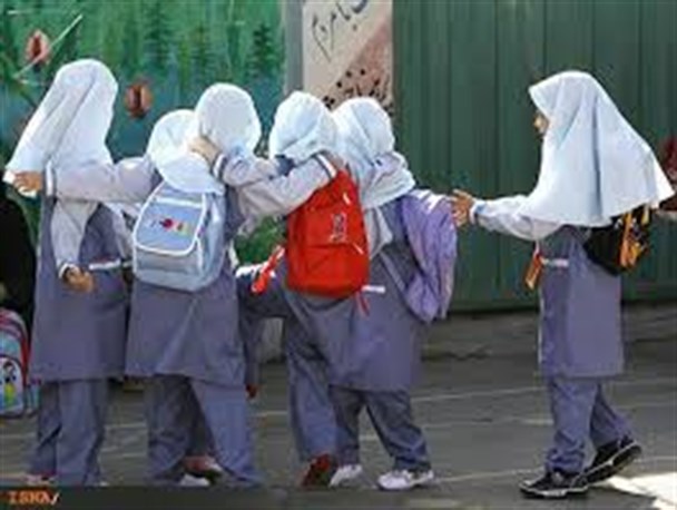 جشن شکوفه ها در  آشتیان میزبان235 کلاس اولی است