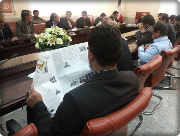 از چانه زدن بخشداران تا روزنامه خواندن شهردار دیشموک در وسط جلسه+ تصاویر