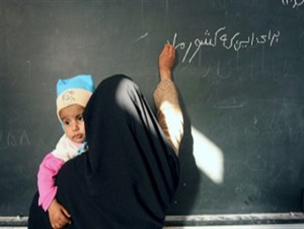 نهضت سوادآموزی به سوادآموزان وجه نقد هدیه می‌دهد