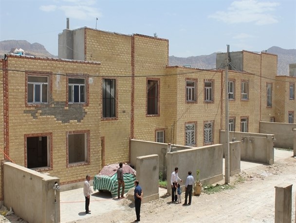 بدهی پیمانکار، برق مسکن مهر حاجی اباد را قطع کرد/ تجمع  چند ساعته مردم در  مقابل  فرمانداری