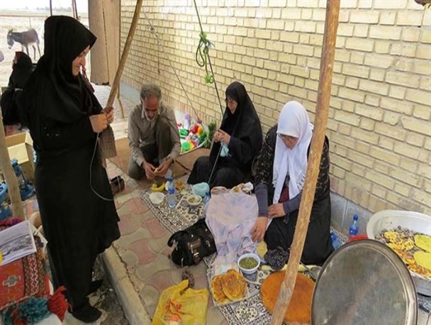 برپایی غرفه محصولات تولیدی صنایع روستایی میناب در دومین همایش استان تهران