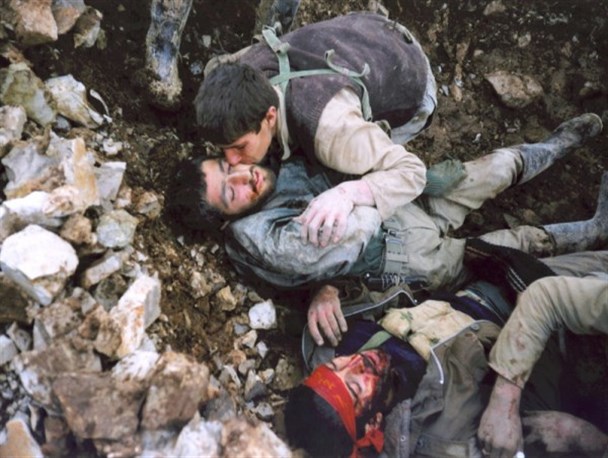 رزمنده ای که نگذاشت جنازه همرزمش در سه راهی مرگ باقی بماند