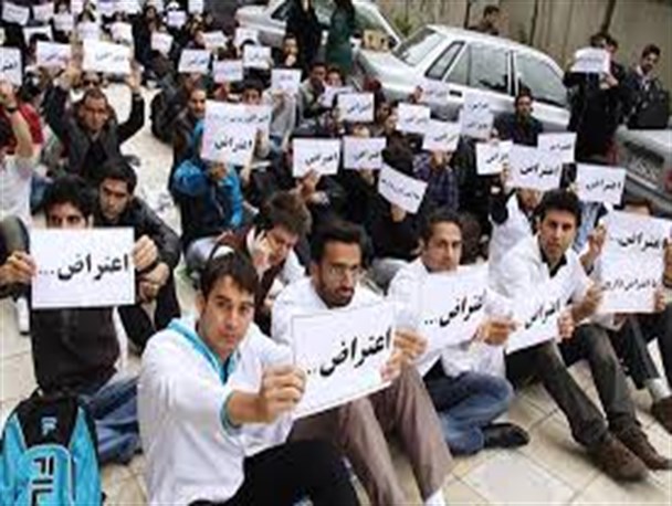 اعتراض قبول شدگان آزمون استخدامی سال 91 به حق است و مسئولین باید احقاق حق نمایند