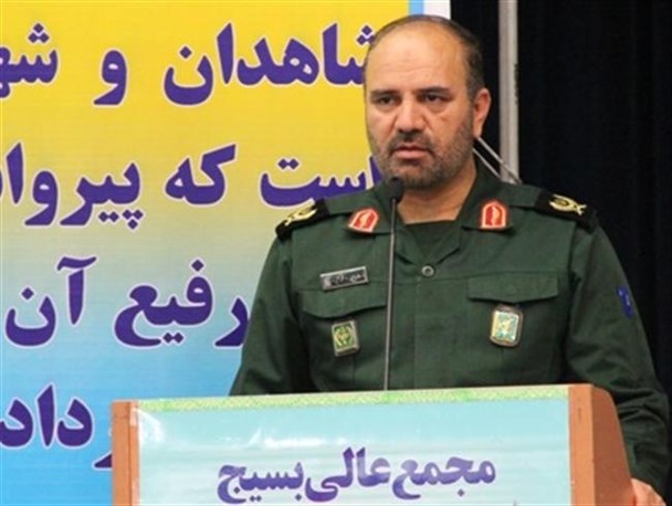 مشکلات سیاسی و فرهنگی با حضور بسیج و نیروهای انقلابی حل می شود