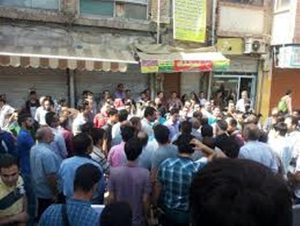 درگیری فیزیکی کسبه بازارلنده با بازرسان صنعت و معدن و تعزیرات حکومتی