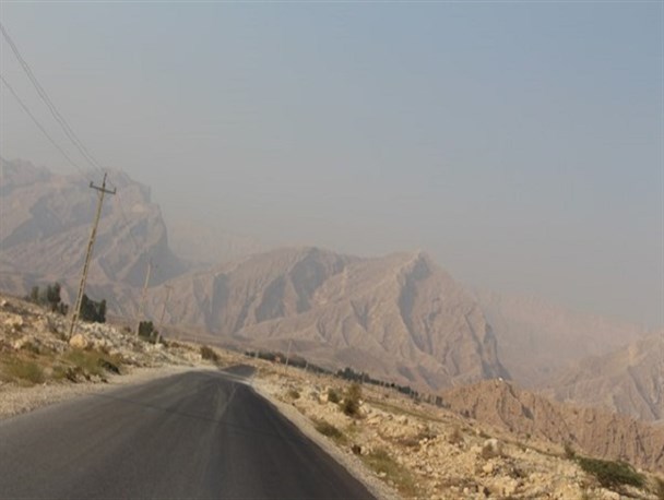 مخاطرات تردد در یک جاده روستایی  + عکس