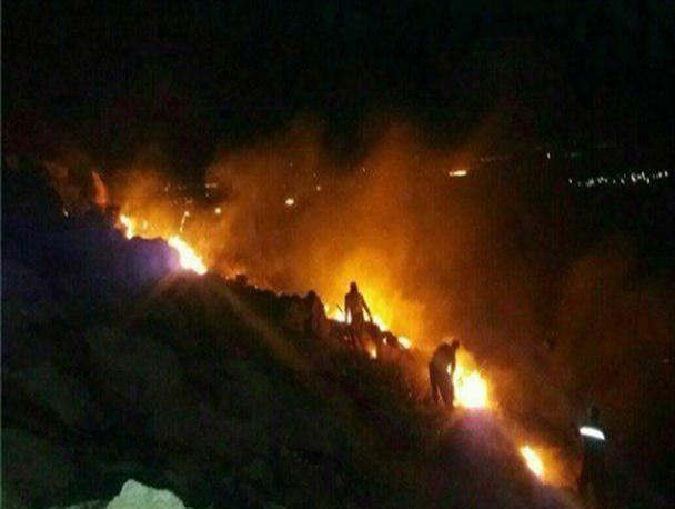 مهار آتش سوزی در 14 هکتار از مراتع بخش کلیایی شهرستان سنقروکلیایی