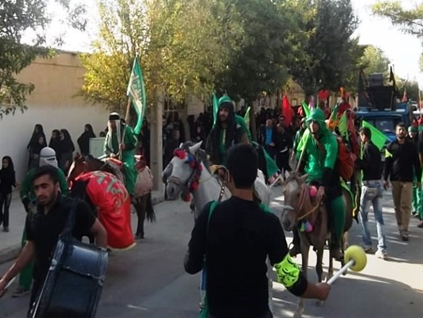 صدای طبل های عزای محرم در کوچه های اردل به گوش می رسد