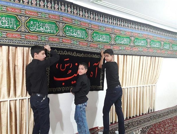 سیاه پوش کردن مساجد و تکایای آشتیان در استقبال از ماه محرم