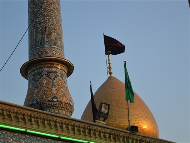پرچم گنبد حرم مطهر امام حسین(ع) بر فراز بارگاه حضرت عبدالعظیم(ع) به اهتزاز درآمد+ تصاویر