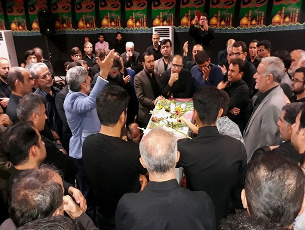 عزاداری متفاوت هم استانی های مقیم تهران با حضور پیکر مطهر شهید گمنام+تصاویرو فیلم