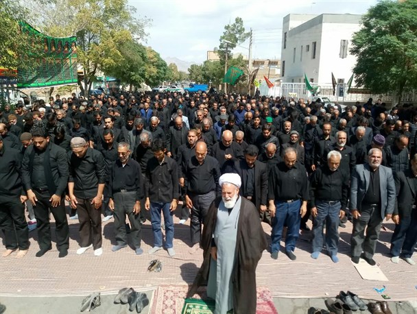 نماز جماعت ظهر عاشورا در میدان مرکزی خلیل آباد اقامه شد