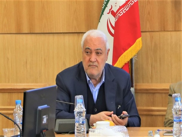 تجارت وزارت جهاد کشاورزی، خودکفایی را به نابودی می‌کشاند/ ضرورت خروج خودروسازان از حیاط خلوت دولت