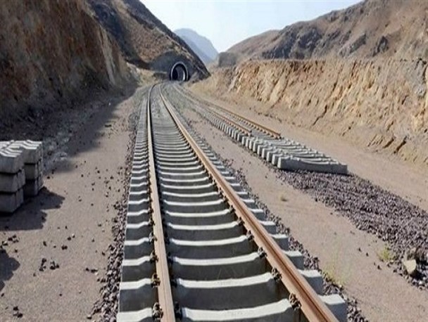 قطاری از وعده‌ها که به مقصد نرسید/ توقف پروژه راه آهن لرستان در ایستگاه بی‌پولی