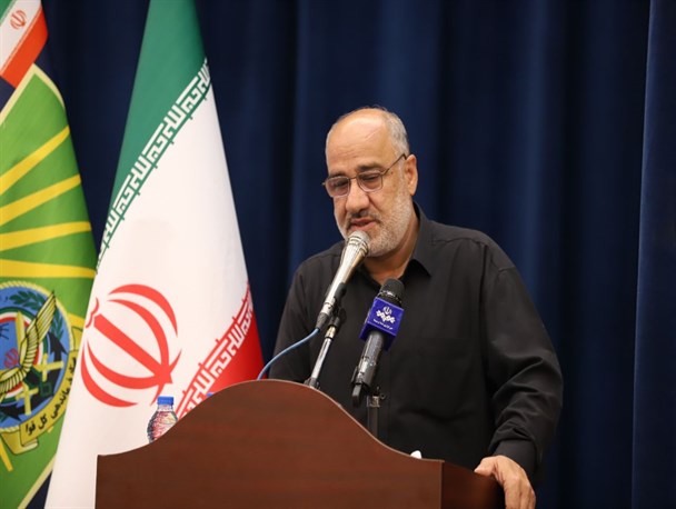 دشمنان در حال دگرگون کردن حقایق و جابجا کردن ارزش‌ها هستند