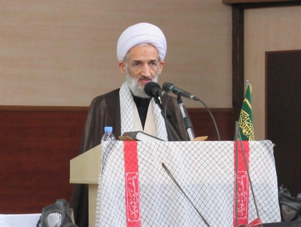 مقابل فتنه‌ها و جنگ‌ ترورها با اقتدار ایستاده‌ایم