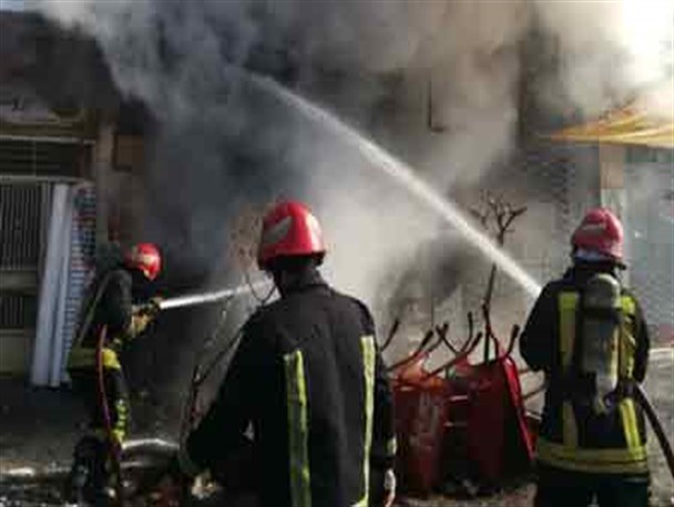 اتصال برق باعث آتش سوزی در فروشگاه اتکا شد