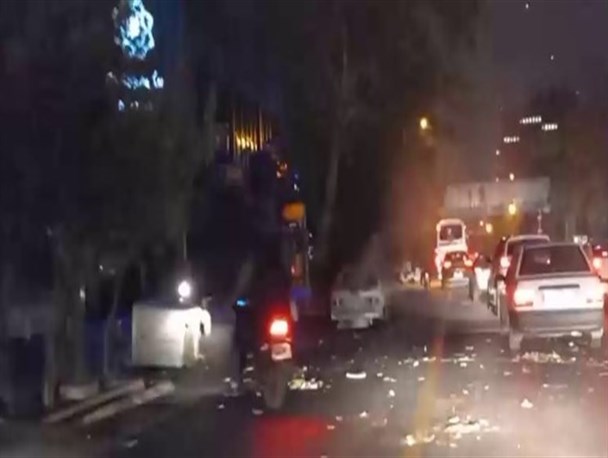 گزارشی از تجمع محدود در خیابان ولی عصر(عج)