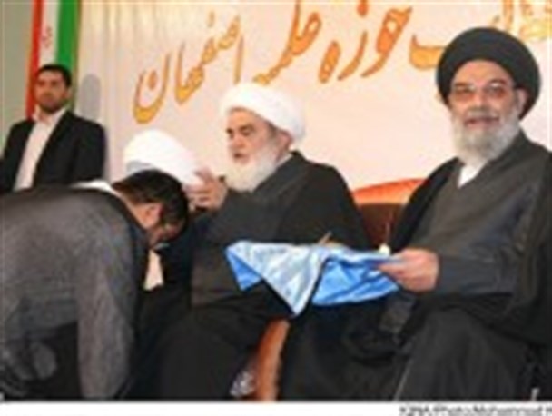 مراسم عمامه گذاری طلاب برگزار می شود