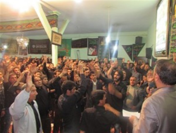 مراسم طشت گذاری وعزاداری اباعبدالله الحسین (ع) درماهنشان برگزارشد+تصاویر