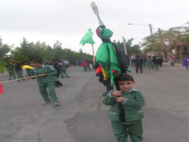 کودکان بردسکن در غم شیرخوارۀ اباعبدالله الحسین (ع) عزاداری کردند