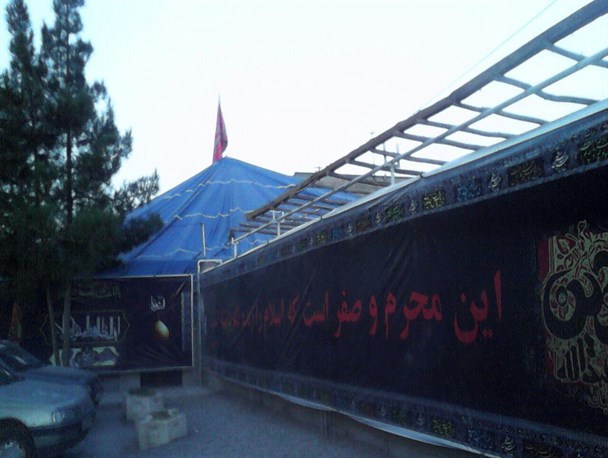 عشق به حسین خانه و مسجد نمی شناسد