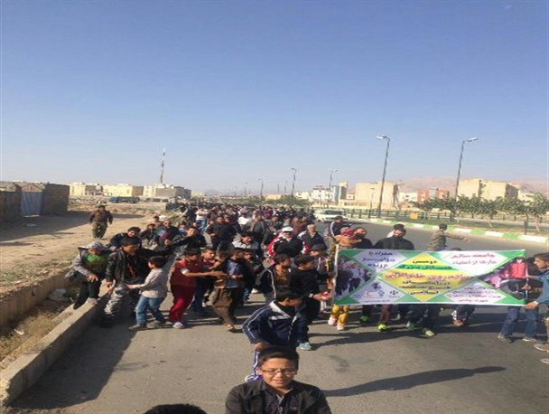 دومین همایش پیاده روی خانوادگی شاهرود در راستای طرح محله اسلامی برگزار شد