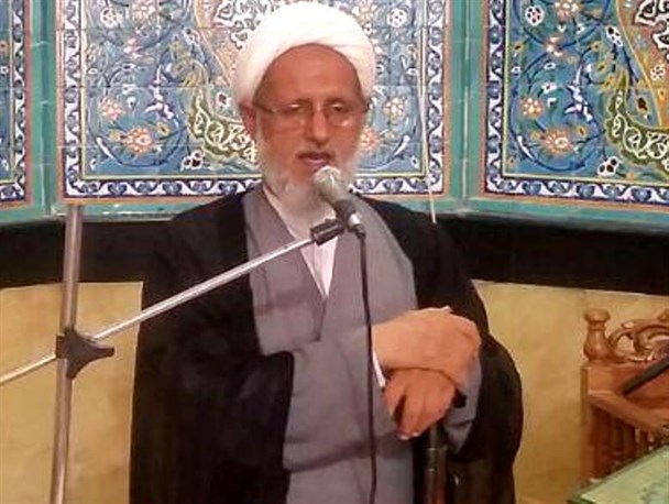 مردم کسانی را که در مقابل انقلاب بایستند از سر راه بر می‌دارند