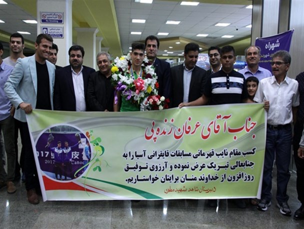 مراسم استقبال از عرفان زنده پی در بوشهر برگزار شد