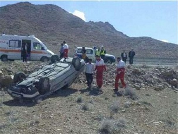 یک کشته و2 مجروح در واژگونی خودرو درجاده قهاوند