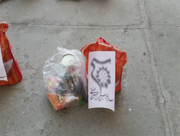 اهدای کمک مومنانه به خانواده کارگران نیازمند بخش صنعت + تصاویر