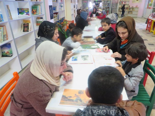 برگزاری نمایشگاه کتاب و کتاب خوانی در  پیرانشهر