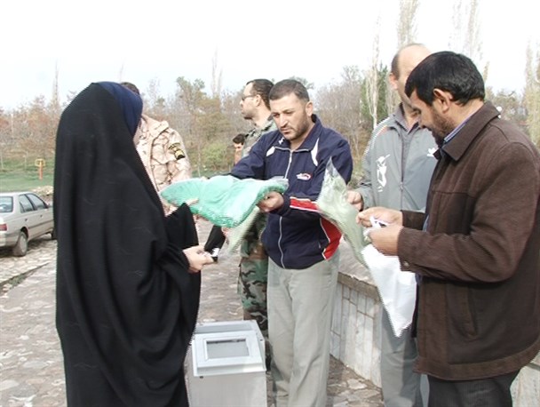 برگزاری همایش پیاده روی خانوادگی به مناسبت هفته بسیج در گیوی+تصاویر