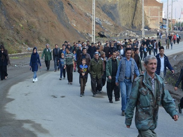 همایش پیاده روی خانوادگی در میراباد سردشت برگزار شد